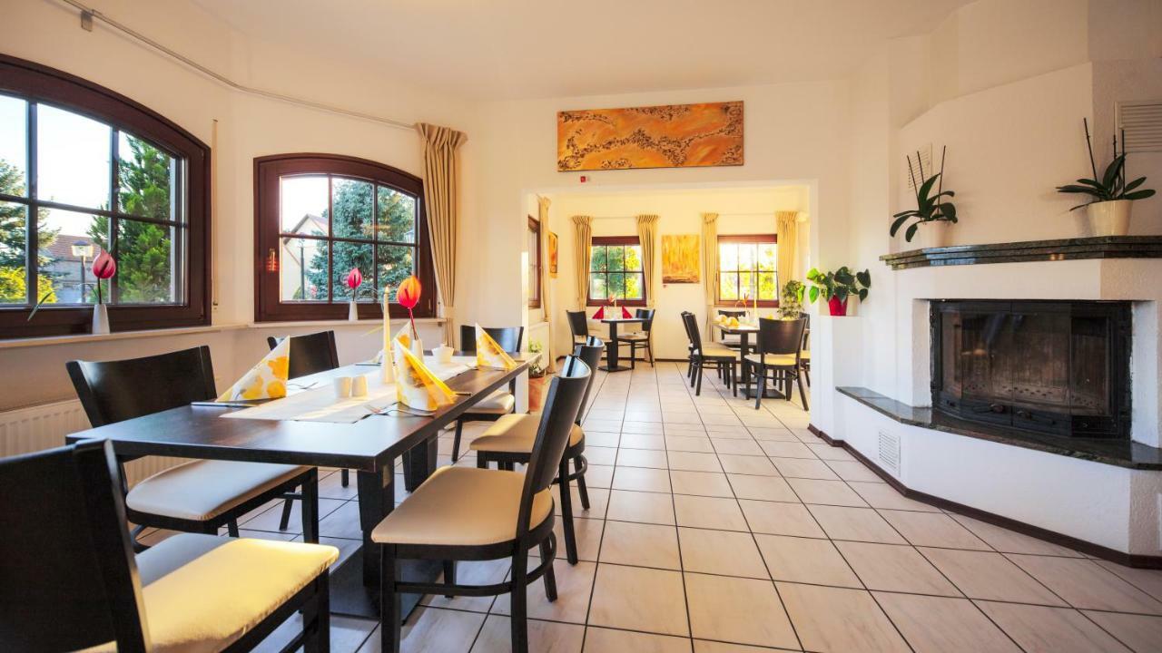 Lokal Genial Pension & Restaurant Beelitz Exterior photo