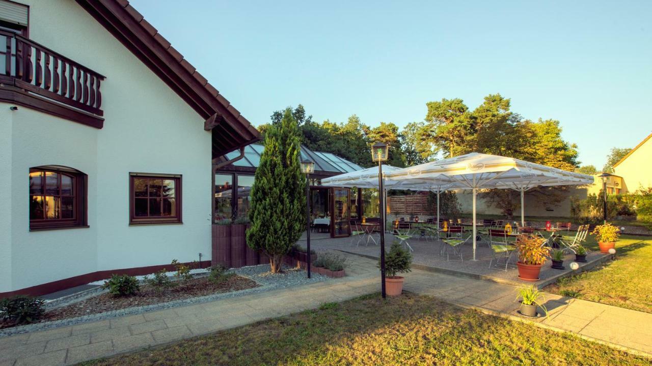 Lokal Genial Pension & Restaurant Beelitz Exterior photo
